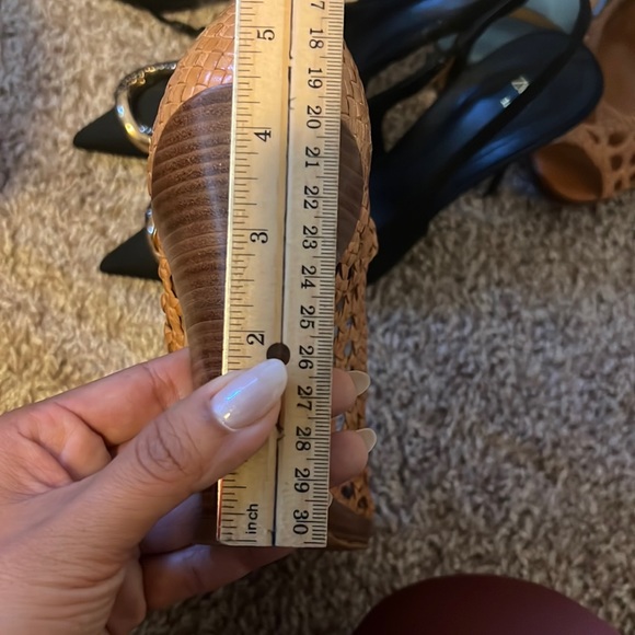 BCBGMAXAZRIA Peek Toe Brown Heels - Picture 7 of 7